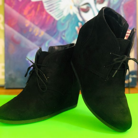 Universal Threads Black Suede Wedge Booties size 9 - Picture 3 of 8
